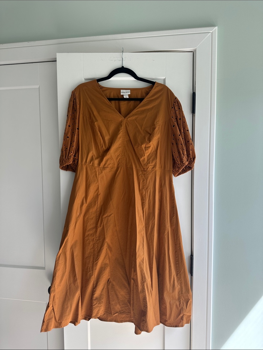 Ava & Viv 1x Women's Rust Eyelet Sleeve V-Neck Dress with eyelet sleeves